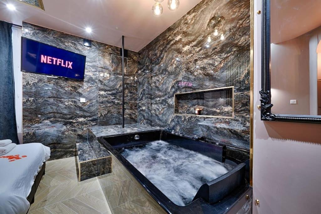 Welcome To Secret Appartement